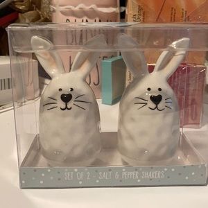 10 Strawberry Street funny salt and pepper shakers